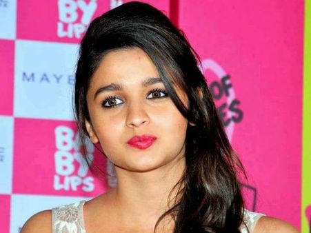 ಮಂಡ್ಯದ ಕಿಕ್ಕೇರಿ ಗ್ರಾಮದ ಜನರಿಗೆ ಬೆಳಕಾದ ನಟಿ ಅಲಿಯಾ ಭಟ್