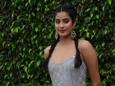 ಶ್ರೀದೇವಿ ಪುತ್ರಿ ಜಾಹ್ನವಿ ಕಪೂರ್ ಅವಿದ್ಯಾವಂತೆಯಂತೆ.? ಹೌದೇನು.?