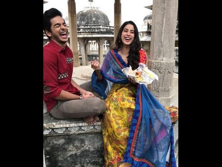 ಸೆಲೆಬ್ರಿಟಿ ವಿಮರ್ಶೆ: ಹೃದಯ ಕದ್ದುಬಿಟ್ಟ ಶ್ರೀದೇವಿ ಪುತ್ರಿ ಜಾಹ್ನವಿ ಕಪೂರ್