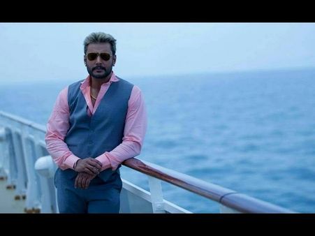 ಅಭಿಮಾನಿಗಳನ್ನ ಮನೆಗೆ ಕರೆಸಿ ಕಿವಿಮಾತು ಹೇಳಿದ ದಾಸ