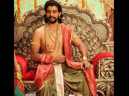 ಬಹುಭಾಷಾ ಧಾರಾವಾಹಿ 'ಸ್ವರ್ಣ ಖಡ್ಗಂ'ನಲ್ಲಿ ಕನ್ನಡ ಕುವರ