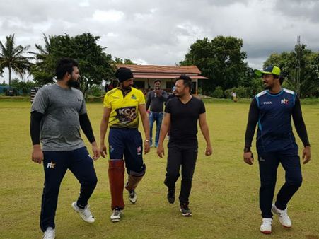 ಸುದೀಪ್ ಜೊತೆ ಕ್ರಿಕೆಟ್ ಅಭ್ಯಾಸ ಮಾಡಿದ ಸ್ಯಾಂಡಲ್ ವುಡ್ ಸ್ಟಾರ್