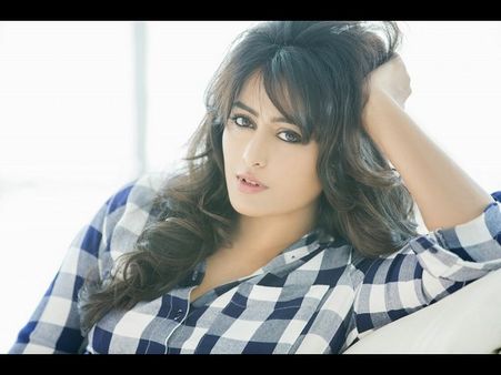 ಅರಮನೆಯಲ್ಲಿ ಫೋಟೋಶೂಟ್ ವಿವಾದ: ನಿಧಿ ಸುಬ್ಬಯ್ಯ ಆಪ್ತರು ಹೇಳಿದ್ದೇನು.?