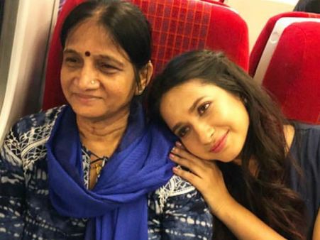 ಮೊದಲ ಬಾರಿಗೆ ಲಂಡನ್ ನಲ್ಲಿ ರೈಲು ಪ್ರಯಾಣ ಮಾಡಿದ ಮಾನ್ವಿತಾ