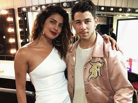 ನಿಕ್ ಹೆಗಲ ಮೇಲೆ ಕೈ ಹಾಕಿರುವ ಪ್ರಿಯಾಂಕಾ ಫೋಟೋ ಒರಿಜಿನಲ್ ಅಲ್ಲವೇ ಅಲ್ಲ.!