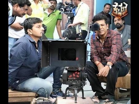 ಸದ್ದಿಲ್ಲದೆ ಚಿತ್ರೀಕರಣ ಮುಗಿಸಿದ ಶಿವಣ್ಣ 'ಕವಚ' ಚಿತ್ರತಂಡ