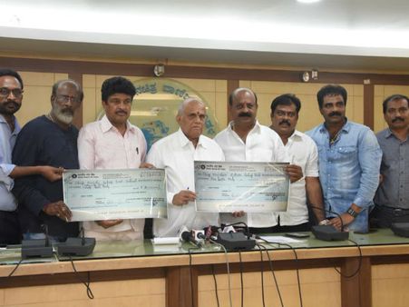 ಕೊಡಗು ಮತ್ತು ಕೇರಳ ಜನತೆಗೆ ನೆರವಾದ ಕನ್ನಡ ಫಿಲ್ಮ್ ಚೇಂಬರ್