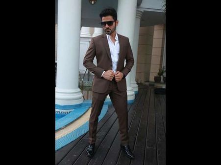 ಕನ್ನಡ ಮೀಡಿಯಂ ರಾಜು ಈಗ ಜೇಮ್ಸ್ ಬಾಂಡ್