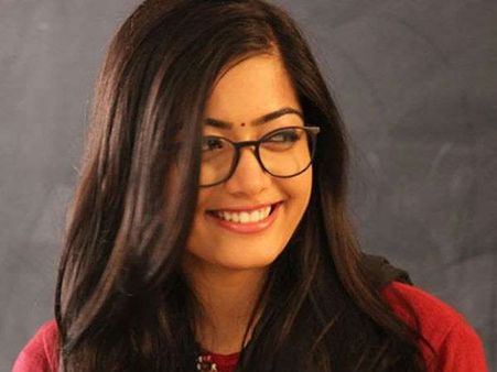 ಇಲ್ಲಿ ಹೀಗೆ, ಅಲ್ಲಿ ಹಾಗೆ.. ರಶ್ಮಿಕಾ ಯಾಕ್ಹೀಗೆ.? ಕಡುಕೋಪ ಕನ್ನಡಿಗರಿಗೆ.!