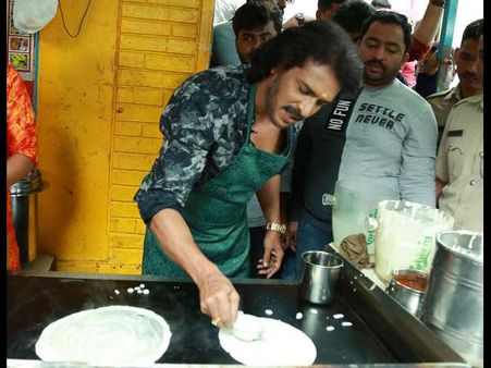 ದೋಸೆ ಮಾರಿದ ಉಪೇಂದ್ರ: ಇದು ರಿಯಲ್ ಸ್ಟಾರ್ ಮಾಡಿದ ರಿಯಲ್ ಕೆಲಸ.!