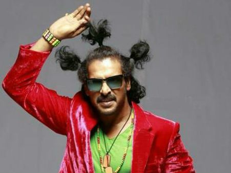 ರಿಯಲ್ ಸ್ಟಾರ್ ಉಪ್ಪಿಯ ಕಾಲೆಳೆಯುತ್ತಿರುವ ಅಭಿಮಾನಿಗಳು