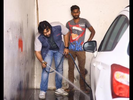 ಚಿರು ದೊಡ್ಡ ಮನಸ್ಸಿಗೆ ಹ್ಯಾಟ್ಸ್ ಆಫ್: ಮೆಕ್ಯಾನಿಕ್ ಕೆಲಸ ಮಾಡಿದ ಸರ್ಜಾ ಕುಡಿ.!