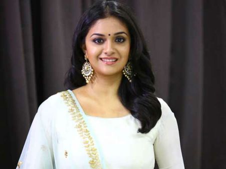 ಕನ್ನಡ ನಿರ್ದೇಶಕರೆ ಸ್ವಲ್ಪ 'ಮಹಾನಟಿ' ಕೀರ್ತಿ ಸುರೇಶ್ ಕಡೆ ನೋಡಿ