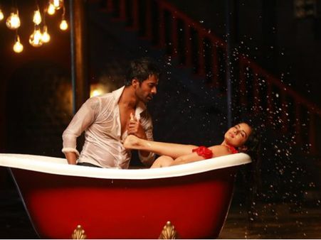 'ಶೃಂಗಾರದ ಹೊಂಗೆ ಮರ ಹೂ ಬಿಟ್ಟಿದೆ' : ಹರೆಯದ ಬಗ್ಗೆ ಭಟ್ಟರ ಪಾಠ