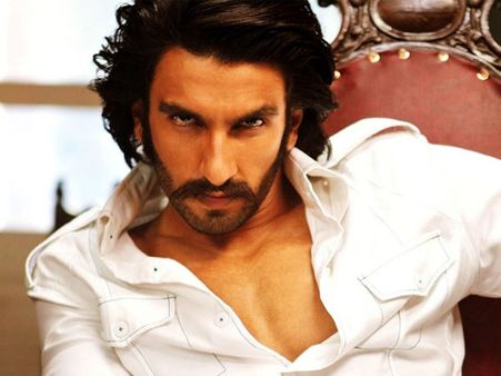 ವಿಡಿಯೋ: ಯರ್ರಾಬಿರ್ರಿ ಕಾರು ಚಲಾಯಿಸಿದವನ ವಿರುದ್ಧ ಉರಿದು ಬಿದ್ದ ರಣ್ವೀರ್ ಸಿಂಗ್.!