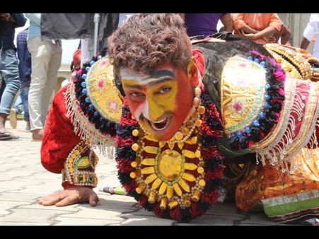 ಮೈಸೂರು ಅರಮನೆ ಮುಂದೆ 'ಮಾಯಾವಿ' ಸಂಚಾರಿ ವಿಜಯ್