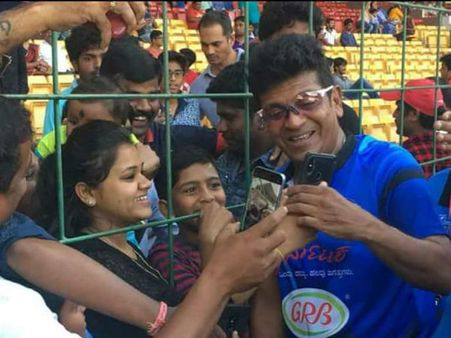 ಅಣ್ಣಾವ್ರ ಮಗ ಶಿವಣ್ಣನ ಸಿಂಪ್ಲಿಸಿಟಿಗೆ ಇದು ಲೇಟೆಸ್ಟ್ ಉದಾಹರಣೆ.!