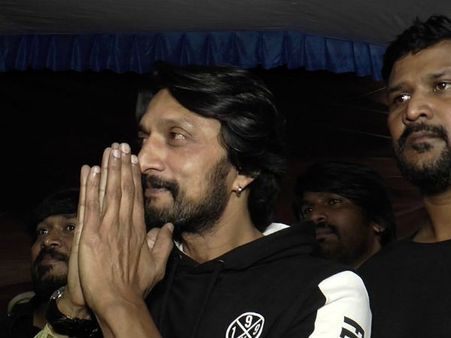 ಹುಟ್ಟುಹಬ್ಬದ ಸಂಭ್ರಮದಲ್ಲಿ ಸುದೀಪ್: ಕಿಚ್ಚನ ಮನೆ ಮುಂದೆ ಜನಸಾಗರ