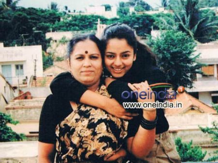 ಬಹುಭಾಷಾ ನಟಿ ಸೌಂದರ್ಯ ತಾಯಿ ನಿಧನ