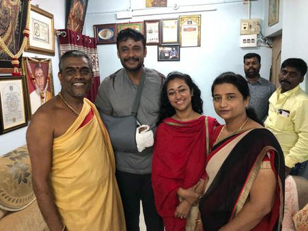 ಚಾಮುಂಡೇಶ್ವರಿಯ ದರ್ಶನ ಪಡೆದ ದರ್ಶನ್ ದಂಪತಿ