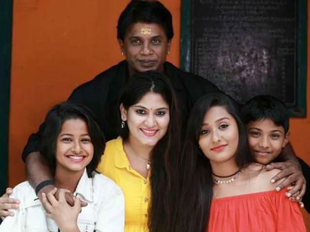 5 ಜನ ಸೇರಿ ಮಗಳಿಗೆ ಹೊಡೆದಿದ್ದಾರೆ ಎಂದು ಕಣ್ಣೀರಿಟ್ಟ ನಾಗರತ್ನ