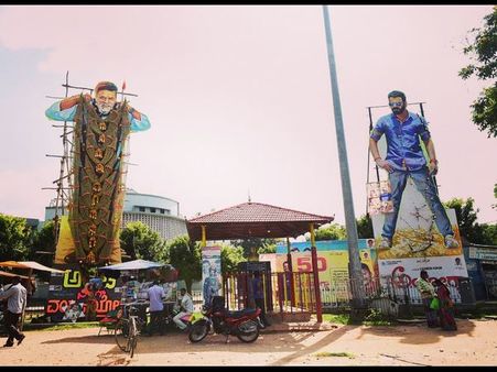 ಅಂದು ಅವರ ಸಿನಿಮಾ ನೋಡಲು ಕ್ಯೂನಲ್ಲಿದ್ದರು, ಇಂದು ಅವರ ಪಕ್ಕದಲ್ಲೇ ಕಟೌಟ್.!