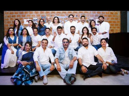 ಶ್ವೇತ ವರ್ಣದಲ್ಲಿ ಮಿಂಚಿದ 80ರ ದಶಕದ ತಾರೆಯರು