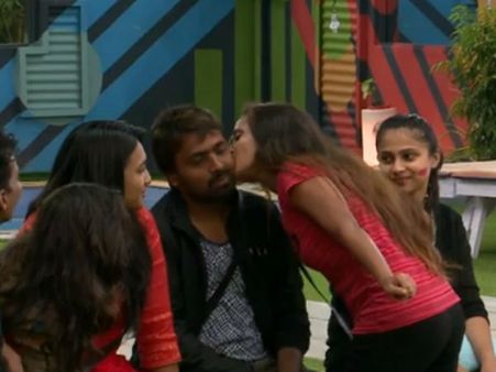 ಅಯ್ಯೋ... ನವೀನ್ ಗೆ ಮಾತ್ರ ಅಲ್ಲ, ಮನೆಯವರಿಗೆಲ್ಲಾ ಮುತ್ತು ಕೊಟ್ಟ ಸೋನು.!