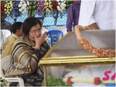 ಕಂಠೀರವ ಸ್ಟುಡಿಯೋದಲ್ಲಿ ಅಂಬರೀಶ್ ಸ್ಮಾರಕಕ್ಕೆ ಅಡ್ಡಿ