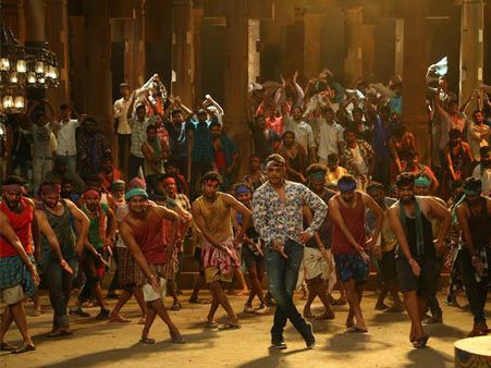 ಹುಡುಗರ ಜೊತೆ 'ಯಜಮಾನ'ನ ಭರ್ಜರಿ ಕುಣಿತ