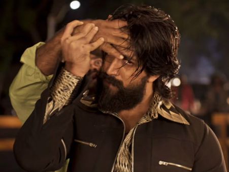 ಫಸ್ಟ್ ಶೋ ಮುಗೀತು, ಫಸ್ಟ್ ರಿವ್ಯೂ ಹೊರಬಿತ್ತು: ರಾಕಿ ಭಾಯ್ ಗೆ ಪ್ರೇಕ್ಷಕರ ಸಲಾಂ.!