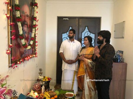 'ಕೆಜಿಎಫ್' ಟೈಟಲ್ ಕಾರ್ಡ್ ನಲ್ಲಿ ಅಂಬಿಯನ್ನ ನೆನೆದ ತಂಡ