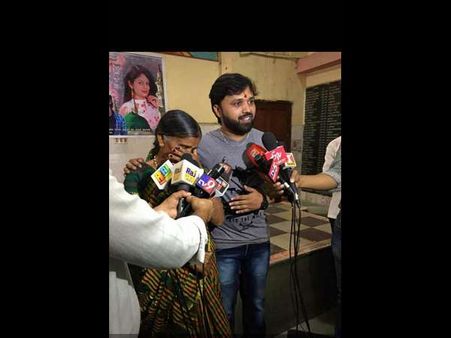 ಕನಸು ನನಸಾಯ್ತು : ತಾಯಿ ಮಗನ ಕಣ್ಣಲ್ಲಿ ನೀರು ಬಂತು