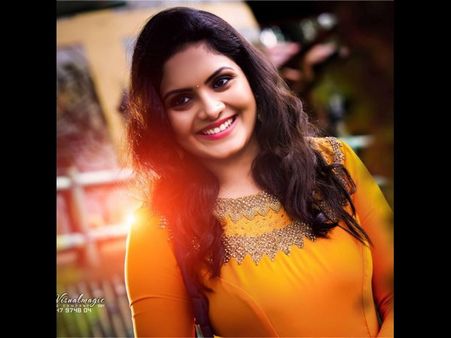 'ಒಂದು ರಾತ್ರಿಗೆ 2 ಲಕ್ಷ ಕೊಡುವೆ' ಎಂದ ಕಾಮುಕನಿಗೆ ಚಳಿ ಬಿಡಿಸಿದ ಮಲಯಾಳಂ ನಟಿ.!