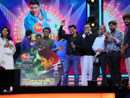 ಫೋಟೋಗಳು : ಅಪ್ಪುಗೆ ಆಶೀರ್ವಾದ ಮಾಡಿದ ಹುಬ್ಬಳ್ಳಿ ಮಂದಿ