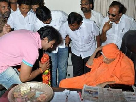 ಶ್ರೀಗಳ ಅಂತಿಮ ದರ್ಶನ ಪಡೆದ ನಟ ದರ್ಶನ್