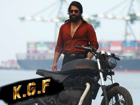 ಹೊಂಬಾಳೆಯಲ್ಲಿ ಅರಳಿದ ಬಂಗಾರದ ಕೆ.ಜಿ.ಎಫ್ ಇದುವೇ ಕನ್ನಡದ ಗೋಲ್ಡ್ ಫಿಲಂ