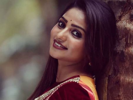 ''ಗೌಡರ ಹುಡುಗನನ್ನೇ ಮದುವೆ ಆಗುವೆ'' ಎಂದು ನಸುನಕ್ಕ ರಚಿತಾ ರಾಮ್.!