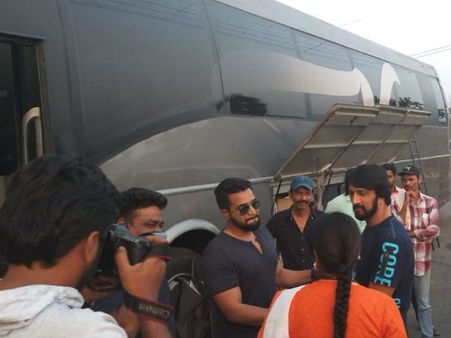 ಹೈದರಾಬಾದ್ ನಲ್ಲಿ 'ಪೈಲ್ವಾನ್'ನನ್ನು ಭೇಟಿ ಮಾಡಿದ ಶ್ರೀಮುರಳಿ