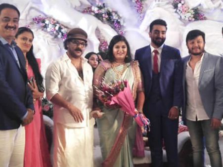 ಕ್ರೇಜಿಸ್ಟಾರ್ ಪುತ್ರಿಯ ನಿಶ್ಚಿತಾರ್ಥದಲ್ಲಿ ಮಿಂಚಿದ ಸ್ಯಾಂಡಲ್ ವುಡ್ ತಾರೆಯರು