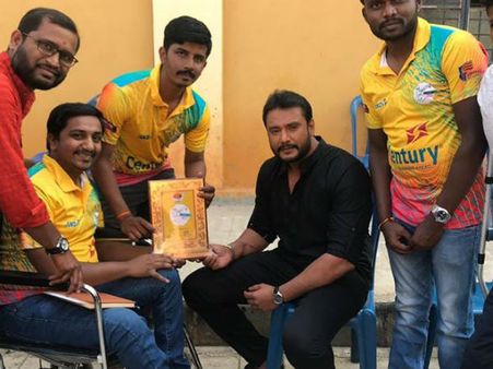 ಕರ್ನಾಟಕ ವೀಲ್ ಚೇರ್ ಕ್ರಿಕೆಟ್ ತಂಡಕ್ಕೆ ಶುಭಕೋರಿದ ದರ್ಶನ್