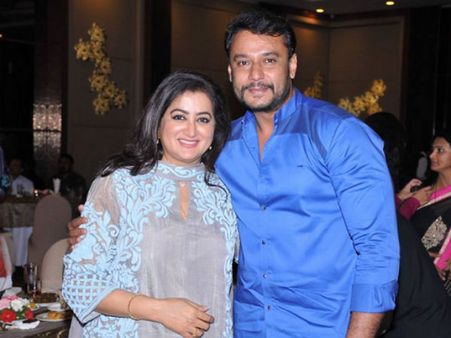 ನೀನು ನಡೆದಿದ್ದೇ ದಾರಿ: ದರ್ಶನ್ ಗೆ ಜೋಶ್ ತುಂಬಿದ ಸುಮಲತಾ