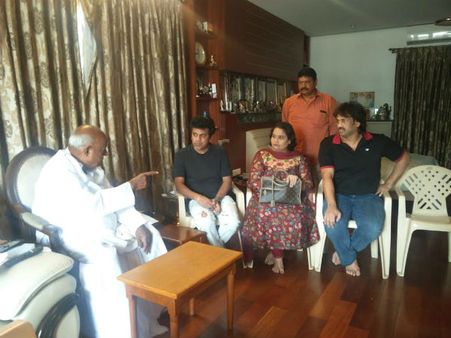 ಎಚ್.ಡಿ.ದೇವೇಗೌಡರನ್ನು ಭೇಟಿ ಮಾಡಿ ಆರೋಗ್ಯ ವಿಚಾರಿಸಿದ ಶಿವಣ್ಣ ದಂಪತಿ