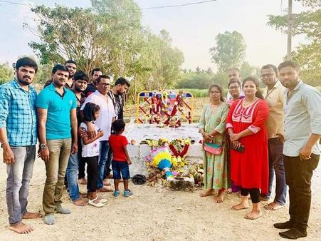 ಹುತಾತ್ಮ ಯೋಧನ ಕುಟುಂಬಕ್ಕೆ 'ಶಿವಸೈನ್ಯ'ದಿಂದ ಸಹಾಯ ಹಸ್ತ