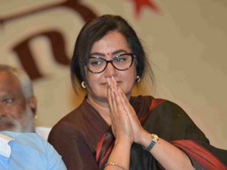 ಅಂಬಿ ಅಭಿಮಾನಿಯ ವಿಶಿಷ್ಟ ಪ್ರೀತಿ ಕಂಡು ಸಂತಸಗೊಂಡ ಸುಮಲತಾ