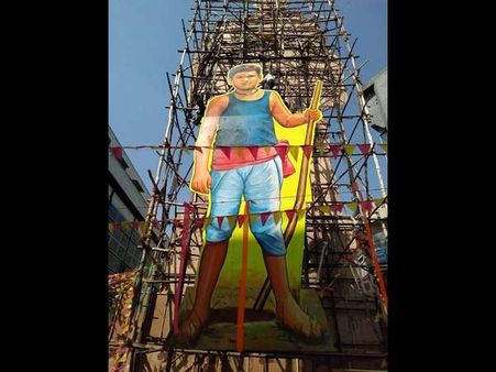 ಥಿಯೇಟರ್ ಮುಂದೆ ನಿಂತ ಜೂನಿಯರ್ 'ಯಜಮಾನ'.! ಎಲ್ಲಿದು?