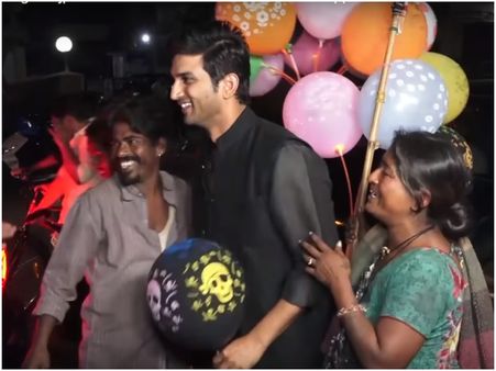 ಬಲೂನ್ ಮಾರುವ ಬಡವರನ್ನು ಕರೆದು ಫೋಟೋ ಕೊಟ್ಟ ನಟ ಸುಶಾಂತ್
