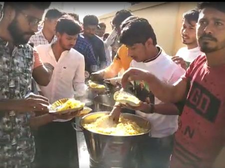 ಬಾಗಲಕೋಟೆಯಲ್ಲಿ ಡಿ ಫ್ಯಾನ್ಸ್ ಕಡೆಯಿಂದ ಗೋ ಪೂಜೆ, ಅನ್ನ ಸಂತರ್ಪಣೆ