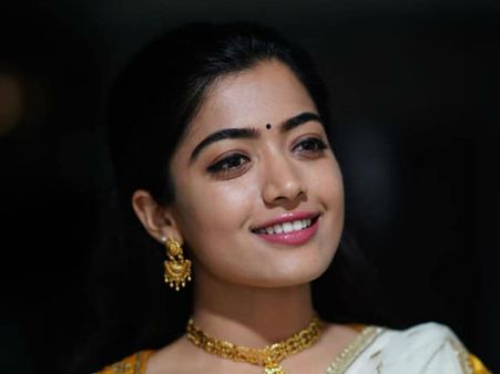 ಸಂಜೆ 6 ಗಂಟೆಗೆ ರಶ್ಮಿಕಾ ಕೊಡ್ತಾರೆ ಬ್ರೇಕಿಂಗ್ ನ್ಯೂಸ್, ಸಂಥಿಂಗ್ ಅಂತಿದ್ದಾರೆ ಫ್ಯಾನ್ಸ್.!