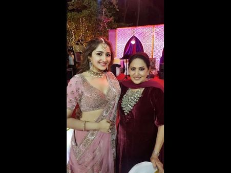 ಸಖತ್ ಜೋರಾಗಿದೆ 'ಯುವರತ್ನ' ನಾಯಕಿ ಸಯೇಶಾ ಮದುವೆ ಸಂಭ್ರಮ